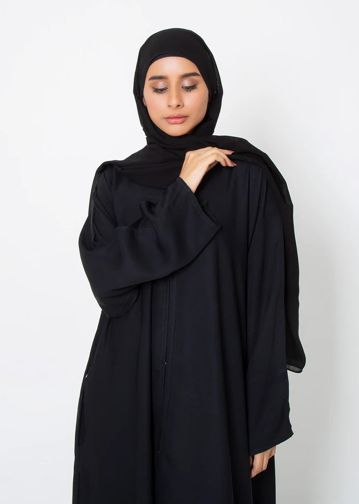 Classic Elegance – Simple Black Abaya