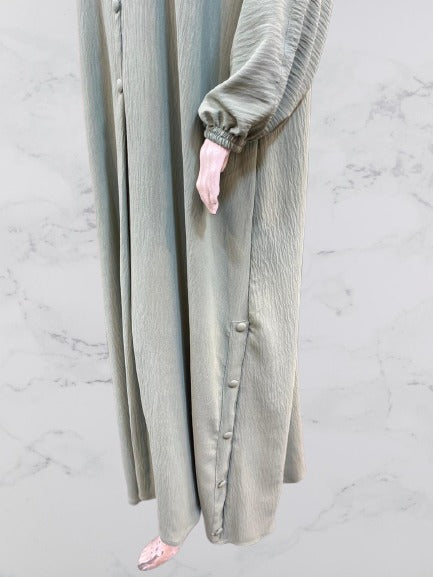 Chic Button-Front Band Abaya – Effortless Elegance